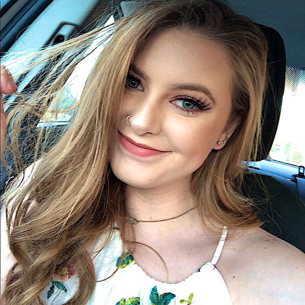 Meet your Posher, Carly